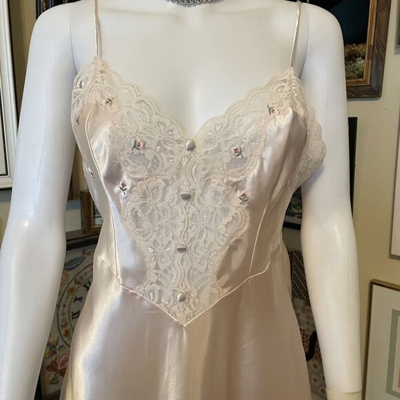 Val Mode Vintage Lingerie Nightgown Lace Trimmed Pearl Buttons Satin Size M - Picture 2 of 5